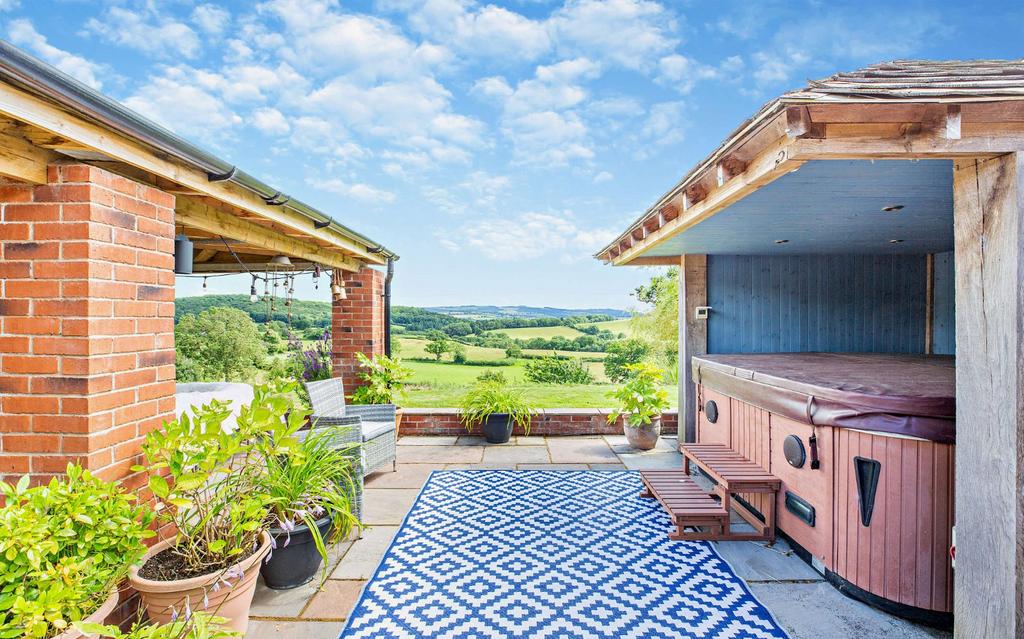 Garden and Hot Tub