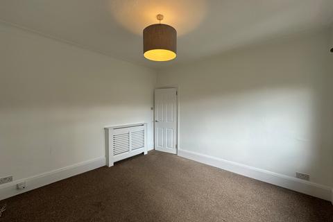 2 bedroom flat to rent, Wellington Road, Enfield EN1