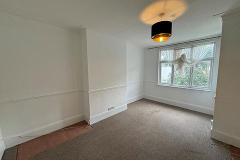 2 bedroom flat to rent, Wellington Road, Enfield EN1