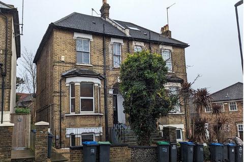 Flat share to rent, St Peters Road, London CR0