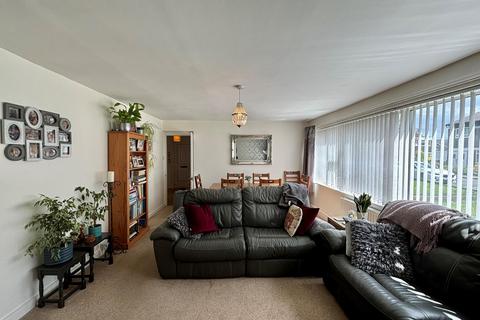 2 bedroom flat for sale, Woodside Court, Forest Hall, NE12