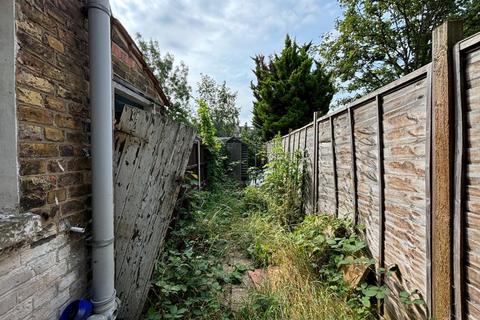 82 Burlington Road, Thornton Heath, CR7 8PF