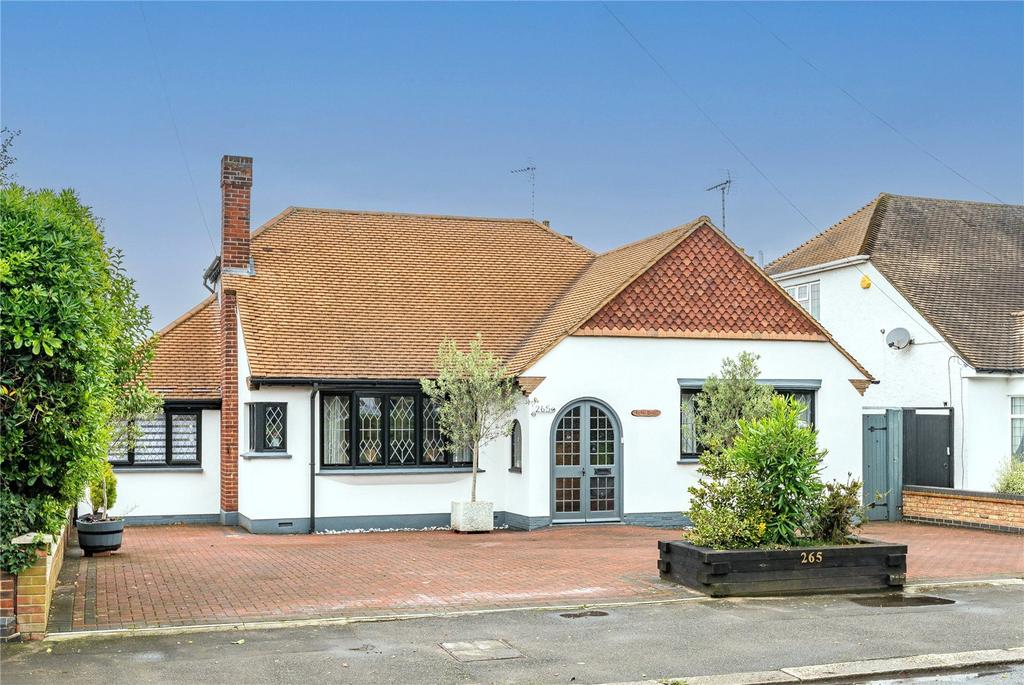 Thorpe Hall Avenue, Thorpe Bay... 3 bed bungalow for sale £750,000