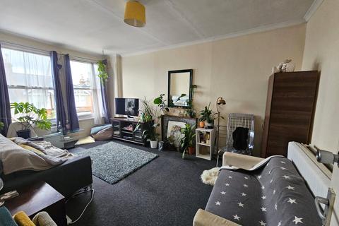 3 bedroom maisonette to rent, Benson Road, London SE23