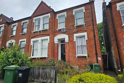 3 bedroom maisonette to rent, Benson Road, London SE23