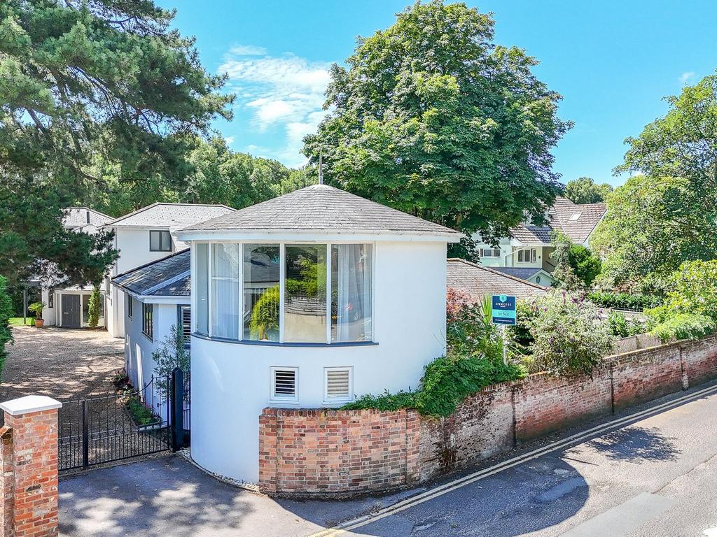 Mudeford, Christchurch, BH23 3 bed detached house for sale £1,275,000