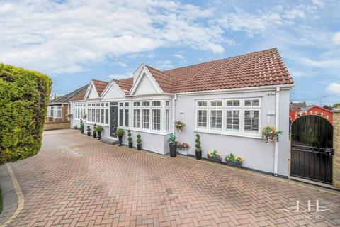 4 bedroom detached bungalow for sale, Orchard Avenue, Rainham