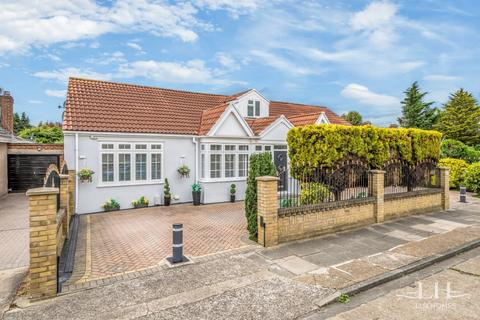 4 bedroom detached bungalow for sale, Orchard Avenue, Rainham