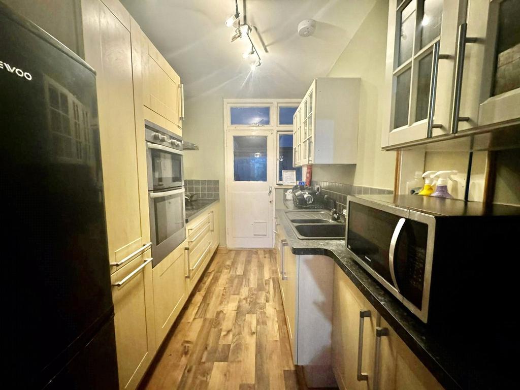 Queen Anne Avenue, Bromley BR2 House share to rent £850 pcm (£196 pw)