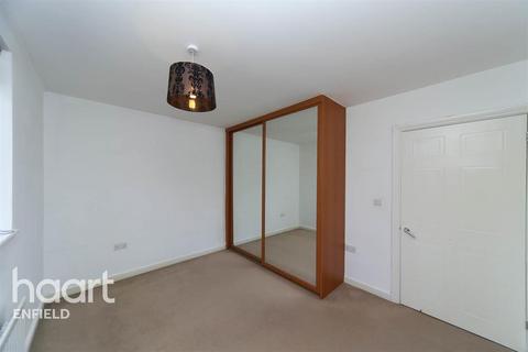 2 bedroom flat to rent, Moorland Court ,N21