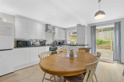 15 Heatherdale Close, Kingston Upon Thames, KT2 7SU