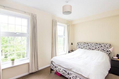 15 Heatherdale Close, Kingston Upon Thames, KT2 7SU