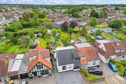 4 bedroom semi-detached house for sale, Raymonds Drive, Thundersley