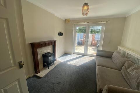 2 bedroom mews to rent, Ambuscade Close, Crewe