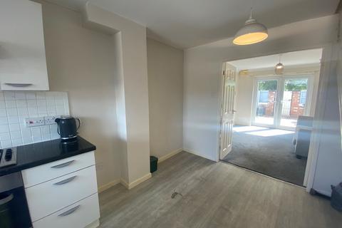 2 bedroom mews to rent, Ambuscade Close, Crewe