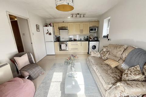 26 Dovecote Close, Trowbridge, BA14 9TN
