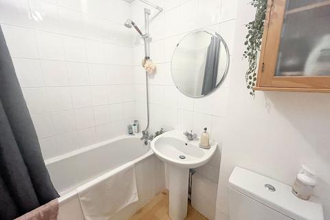 26 Dovecote Close, Trowbridge, BA14 9TN