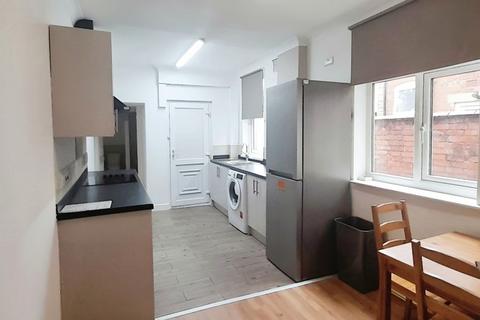 5 bedroom townhouse to rent, Harrow Road, Leicester