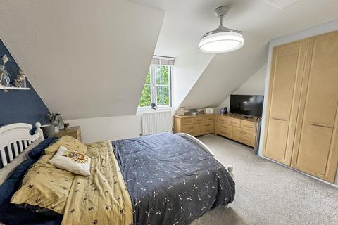 16 All Saints Crescent, Westbury, BA13 3BX
