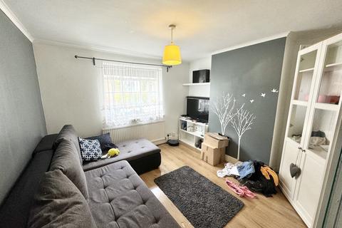 2 bedroom end of terrace house to rent, Mead Place, Croydon