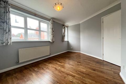 2 bedroom maisonette to rent, Ledwell, Dickens Heath, Solihull, West Midlands, B90