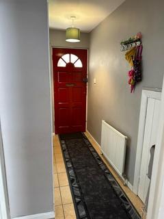 2 bedroom ground floor maisonette to rent, Staines Road, Hounslow TW4