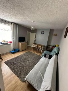 2 bedroom ground floor maisonette to rent, Staines Road, Hounslow TW4