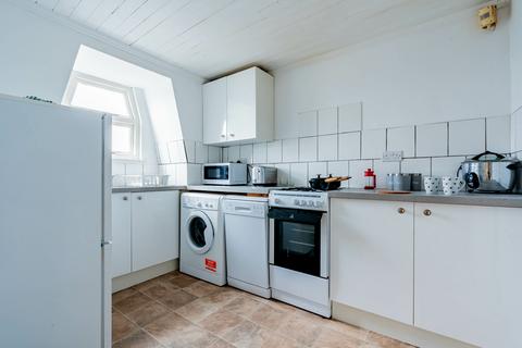 14 Oakfield Grove, Bristol, BS8 2BN