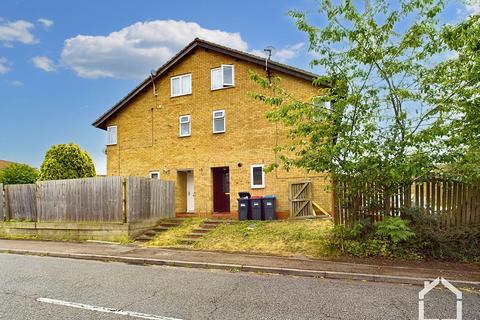 3 bedroom semi-detached house to rent, Studley Knapp, Walnut Tree, MK7