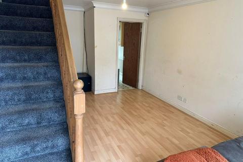 3 bedroom end of terrace house to rent, Laburnum Grove, Slough SL3