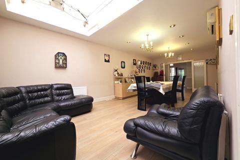 7 bedroom semi-detached house for sale, Green Walk, NW4