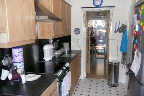 2 bedroom terraced house to rent, Brentwood Street, Manchester, M16 7LG