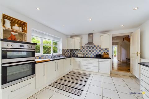 4 bedroom detached house for sale, Manor View, Hartshorne