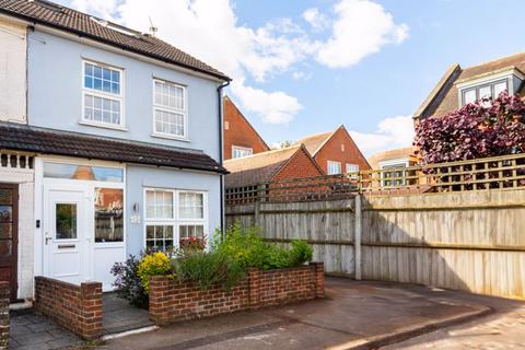 4 bedroom end of terrace house for sale, Hawarden Road, Caterham