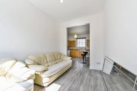 3 bedroom maisonette to rent, King Henrys Walk, Dalston, London, N1