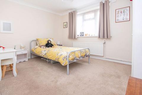 52 Barnsfield Crescent, Totton, Southampton, SO40 8BW