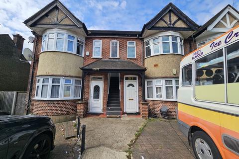 2 bedroom maisonette to rent, Christchurch Avenue, Harrow