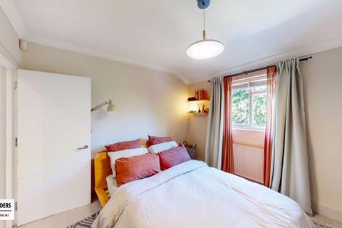 Flat D, 231 Evering Road, London, E5 8AL