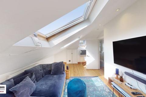 Flat D, 231 Evering Road, London, E5 8AL