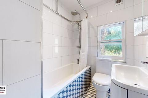 Flat D, 231 Evering Road, London, E5 8AL