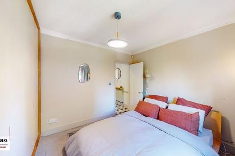 Flat D, 231 Evering Road, London, E5 8AL