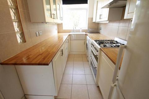 3 bedroom terraced house to rent, Abbotsleigh Close, Sutton