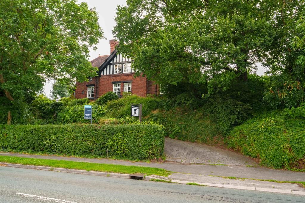 Ext The Chimneys, Saughall Road, Chester, CH1 4 BL-