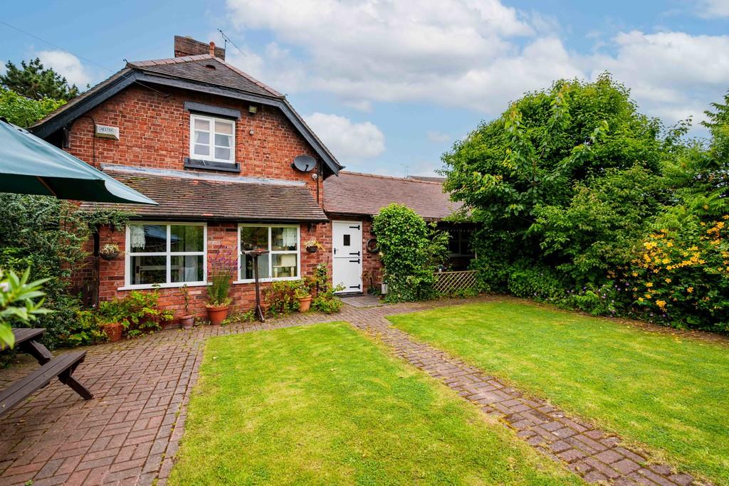 The Chimneys, Saughall Road, Chester, CH1 4 BL-6 co