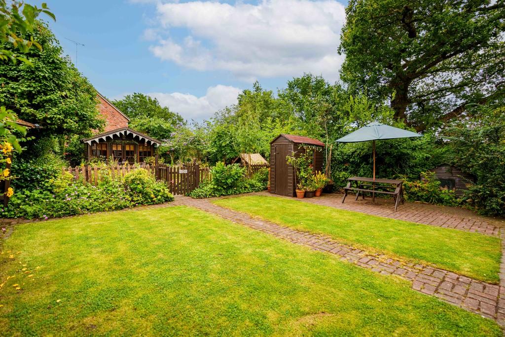 The Chimneys, Saughall Road, Chester, CH1 4 BL-1 co
