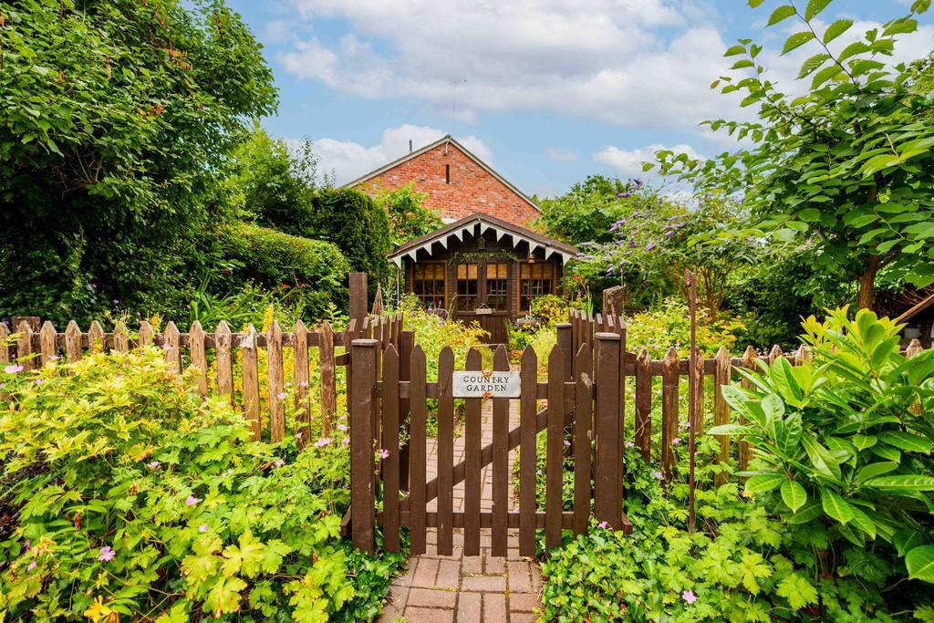 The Chimneys, Saughall Road, Chester, CH1 4 BL-2 co
