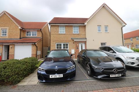 3 bedroom semi-detached house to rent, Petfield Drive, Anlaby, Hull