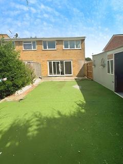 3 bedroom semi-detached house to rent, Hanover Close, Selsey PO20