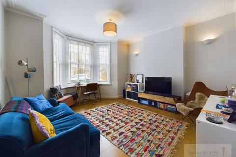 1 bedroom property to rent, Elmhurst Mansions, Clapham SW4