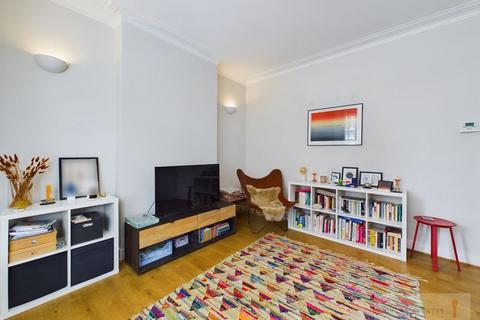 1 bedroom property to rent, Elmhurst Mansions, Clapham SW4